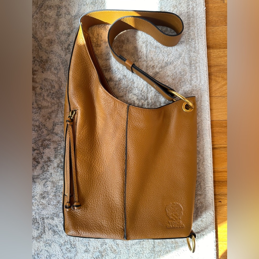 💕 Vince Camuto 💕 Tan Leather Shoulder Bag